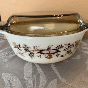 Pyrex England Bowl with lid